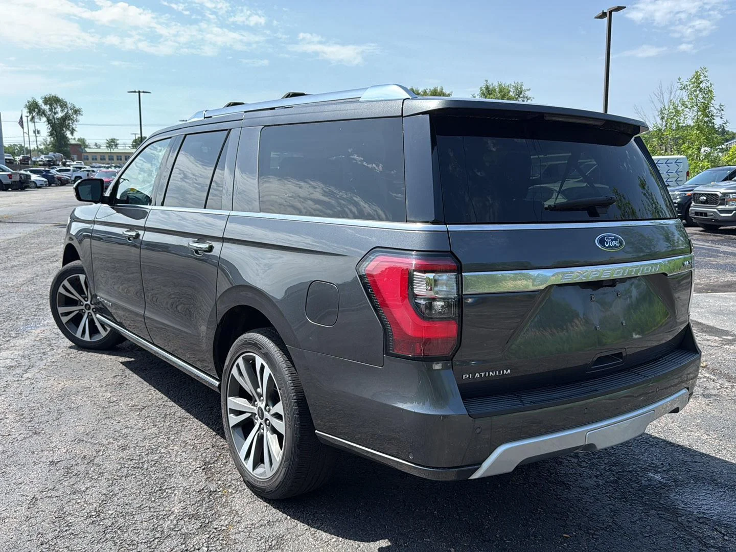 Used 2020 Magnetic Ford Platinum image 3