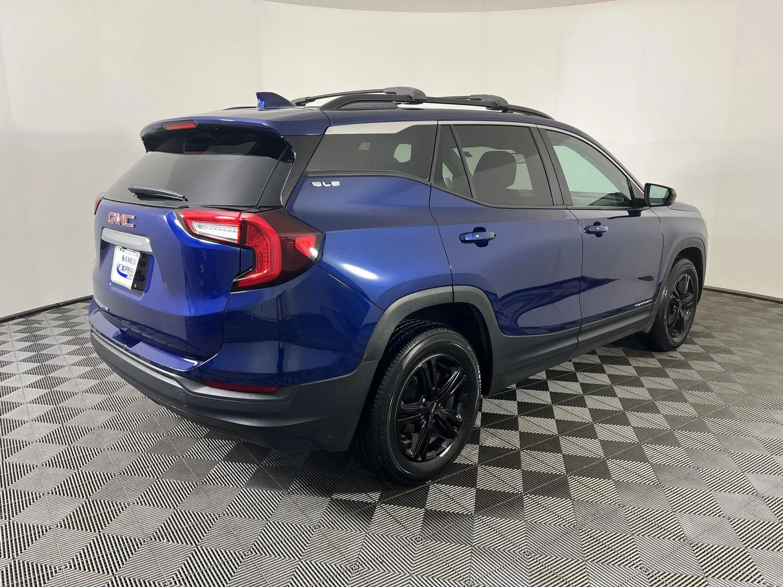 Used 2023 MARINE METALLIC GMC SLE image 23