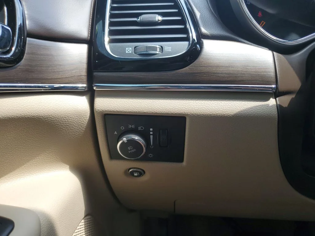 Used 2020 White Jeep Overland image 22
