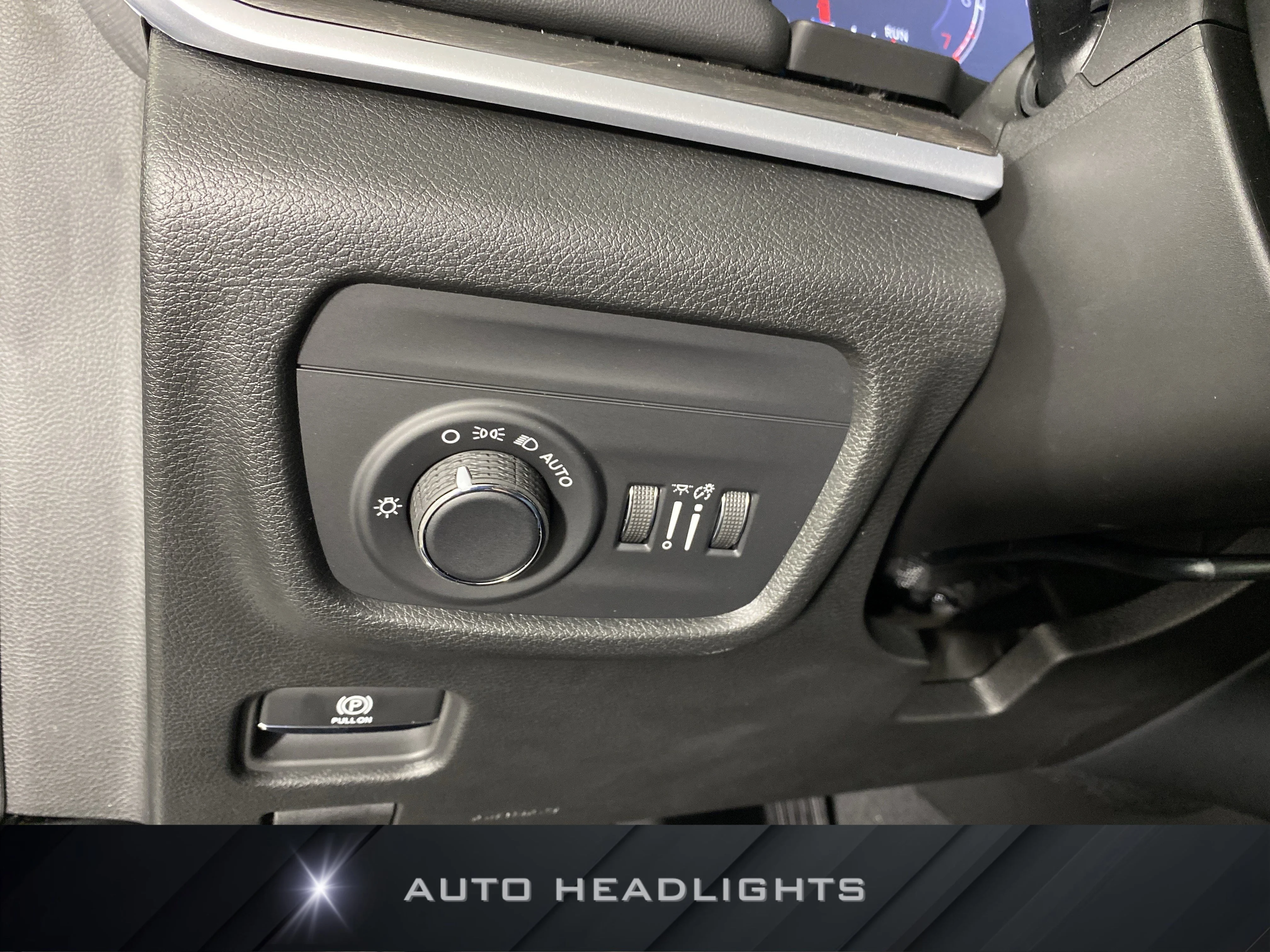 New 2026 Bright White Clear-Coat Exterior Paint Jeep Altitude image 23