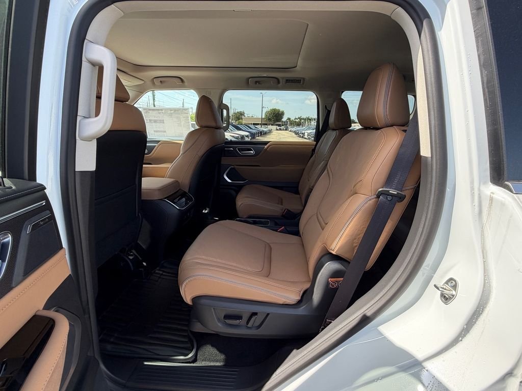 New 2027 RADIANT WHITE INFINITI Luxe 2WD image 14
