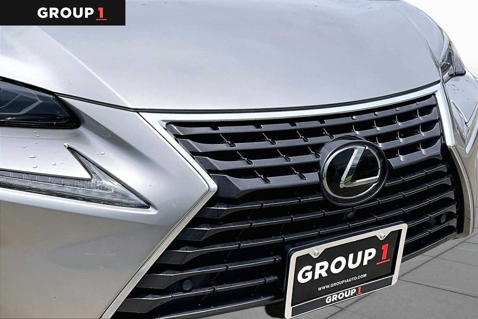 Used 2021 Atomic Silver Lexus  image 27