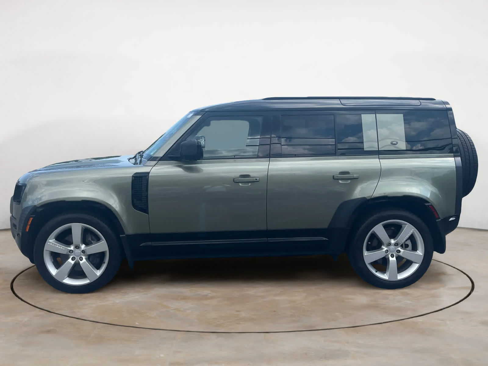 Certified Used 2024 Pangea Green Metallic Land Rover X-Dynamic SE image 2