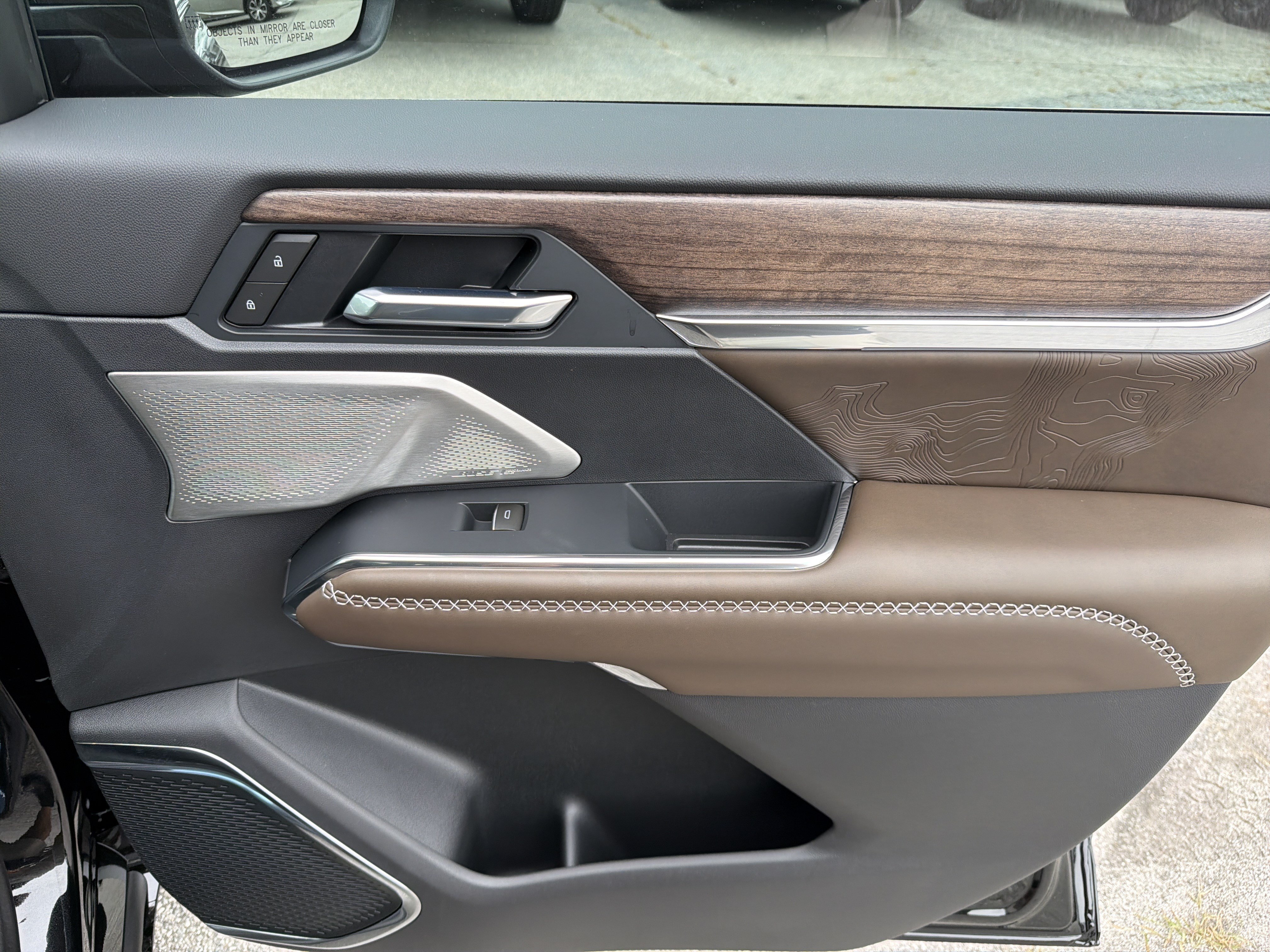 2026 GMC Acadia Denali Ultimate - Photo 14