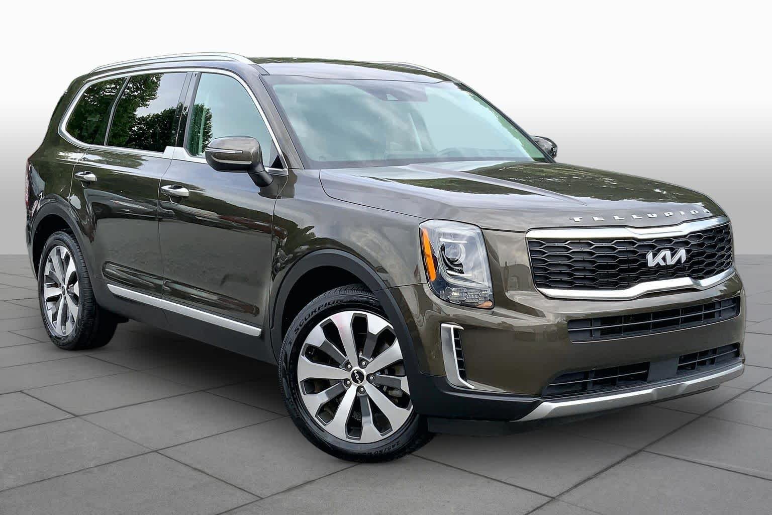 Used 2022 Dark Moss Kia S image 3