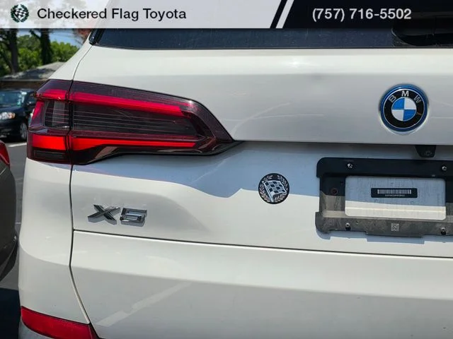 Used 2023 White Metallic BMW xDrive45e image 7