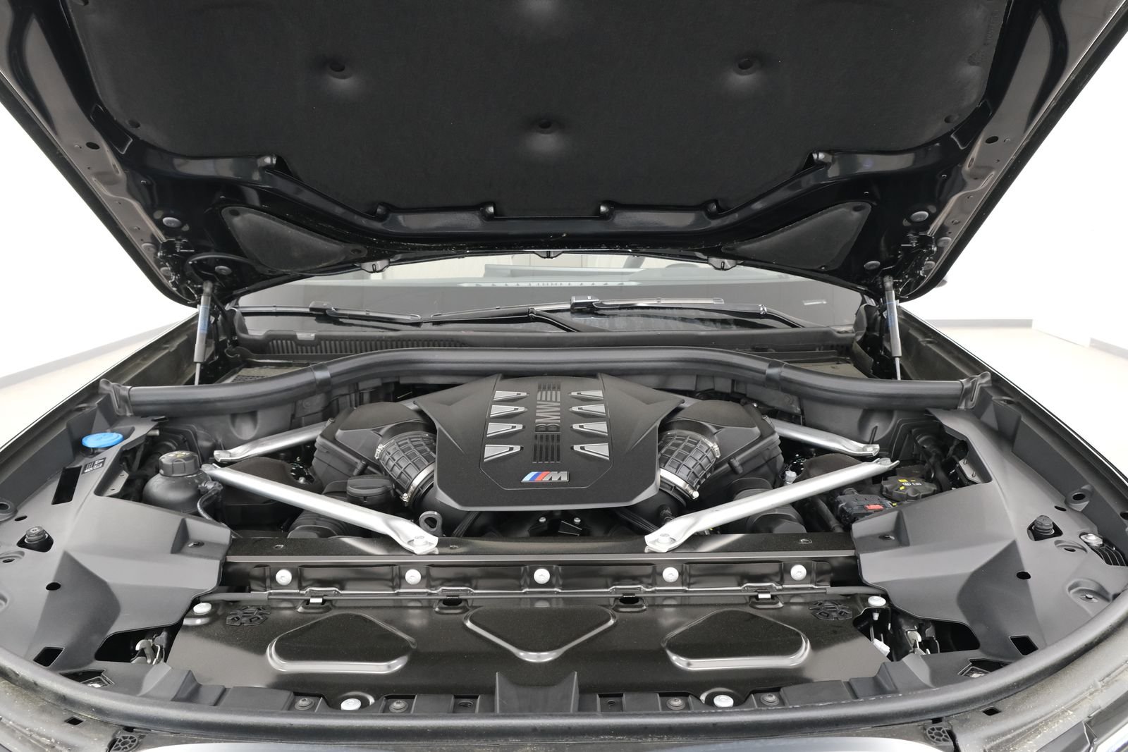 New 2027 Black Sapphire Metallic BMW M60i image 44