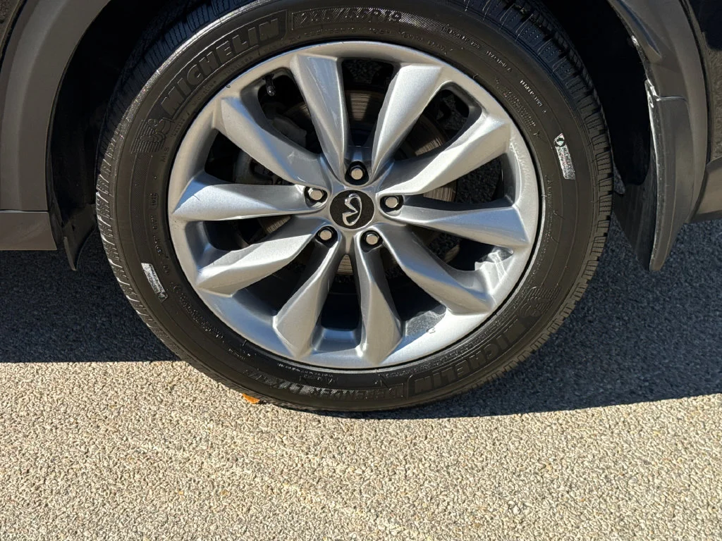 Used 2020 Black Obsidian INFINITI LUXE image 9