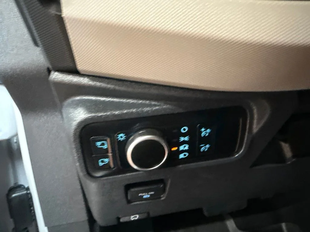 Used 2024 White Ford Wildtrak image 25
