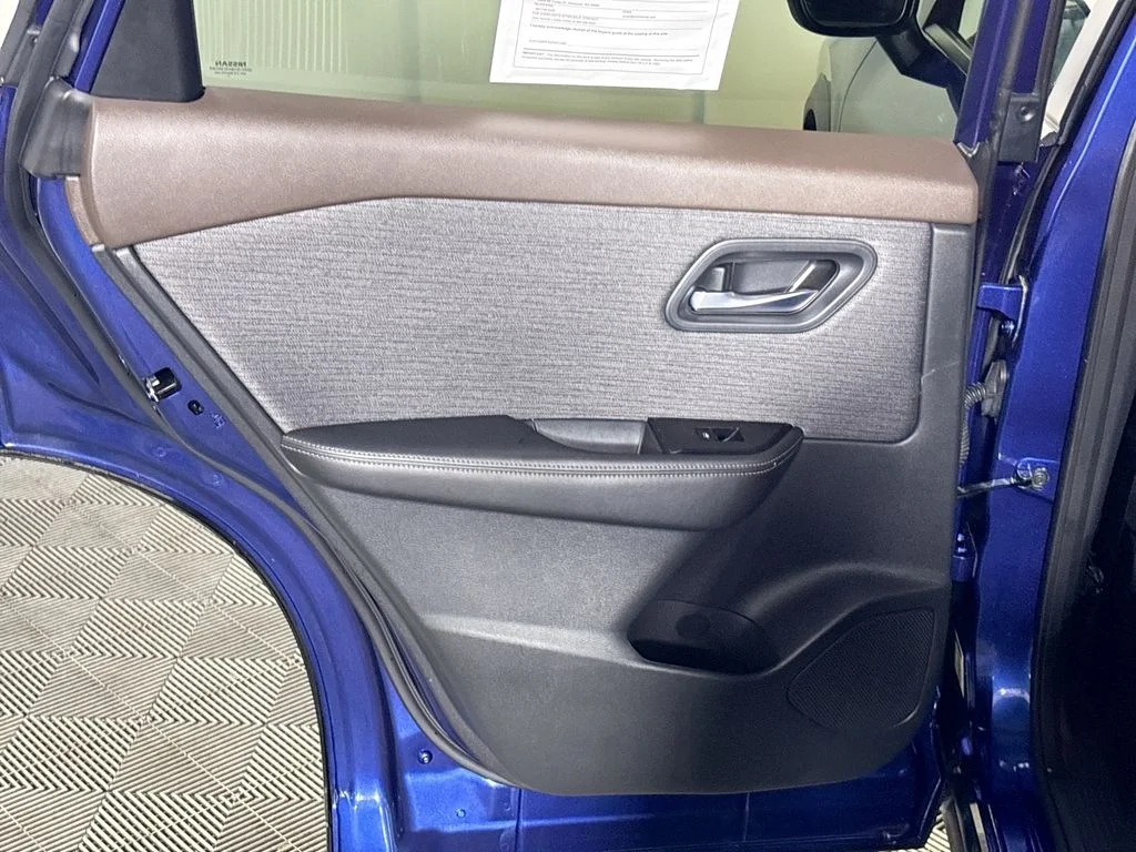 Used 2022 Blue Nissan SV image 18