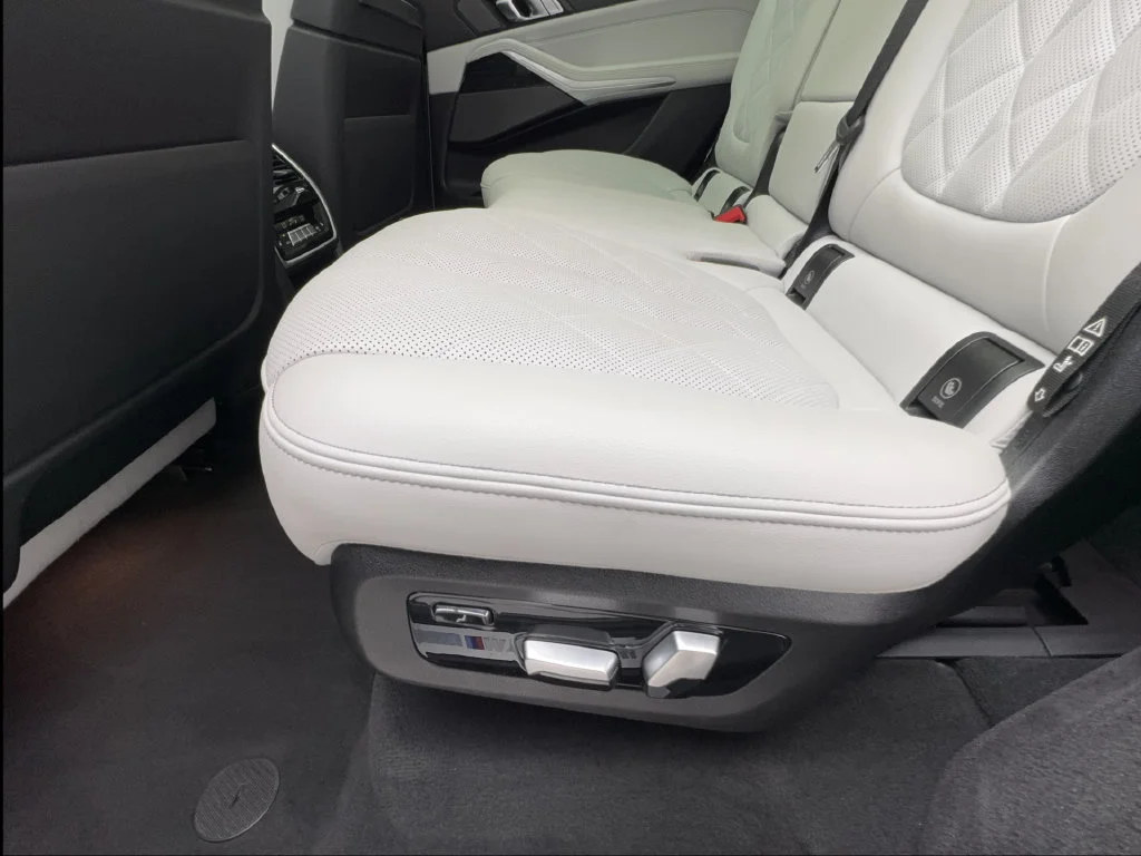 Used 2024 White BMW xDrive40i image 32