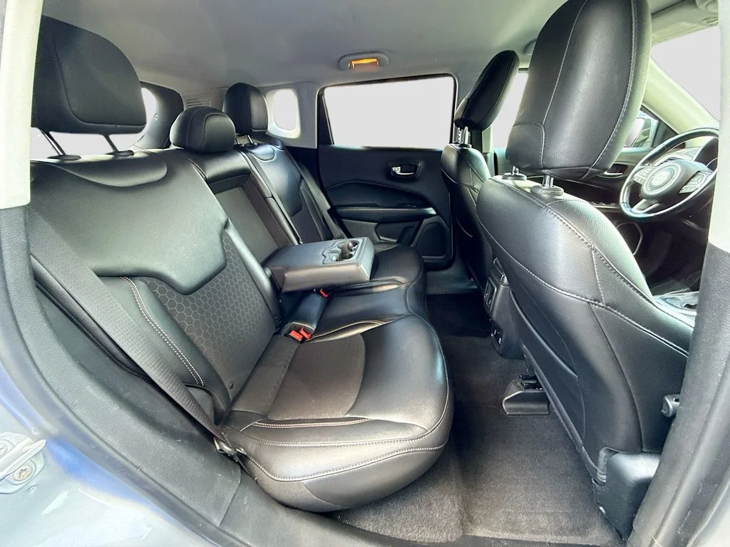 Used 2019 Billet Silver Metallic Clearcoat Jeep Latitude image 26