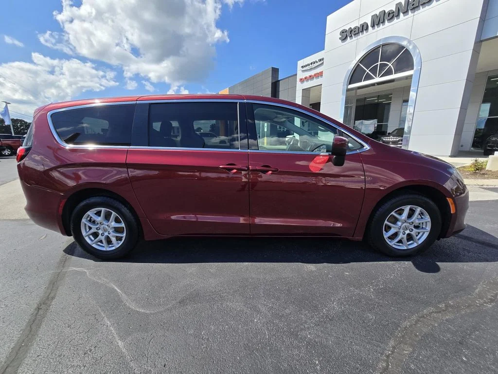 Used 2021 Velvet Red Pearlcoat Chrysler LX image 8
