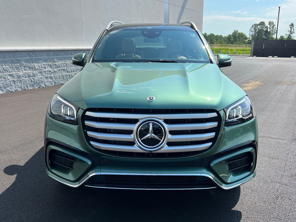 New 2026 MANUFAKTUR Ireland Mid Green Metallic Mercedes-Benz GLS 450 image 3