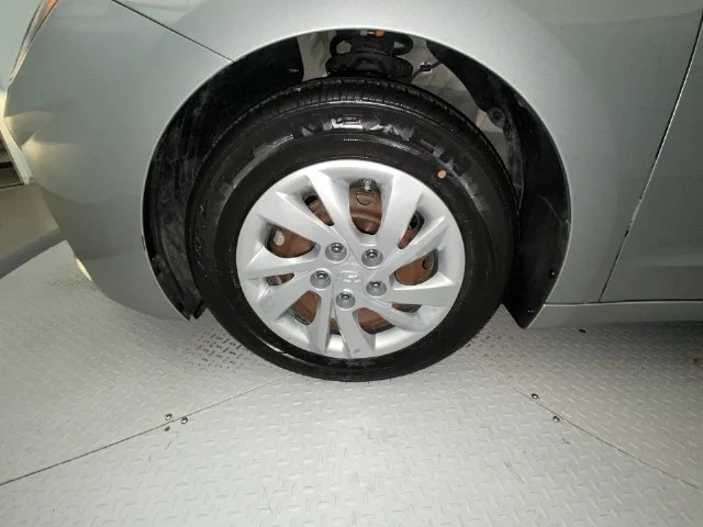 Used 2020 Silver Hyundai SE image 10