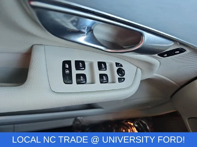Used 2017 White Volvo T6 Momentum image 28