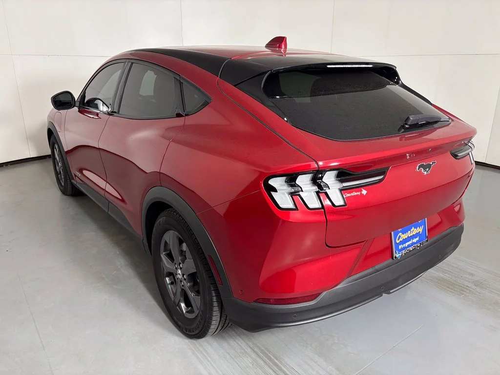 Used 2022 Red Ford Select image 6