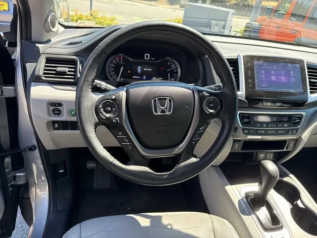Used 2016 Lunar Silver Metallic Honda EX-L image 19