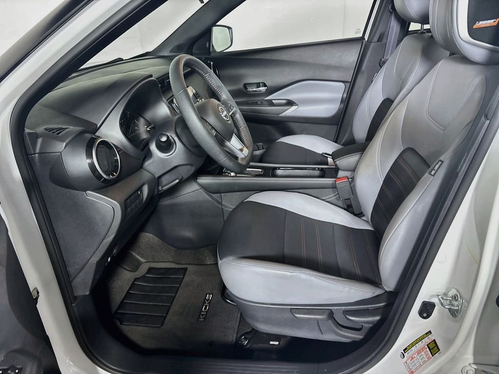 Used 2024 Aspen White Nissan SR image 11
