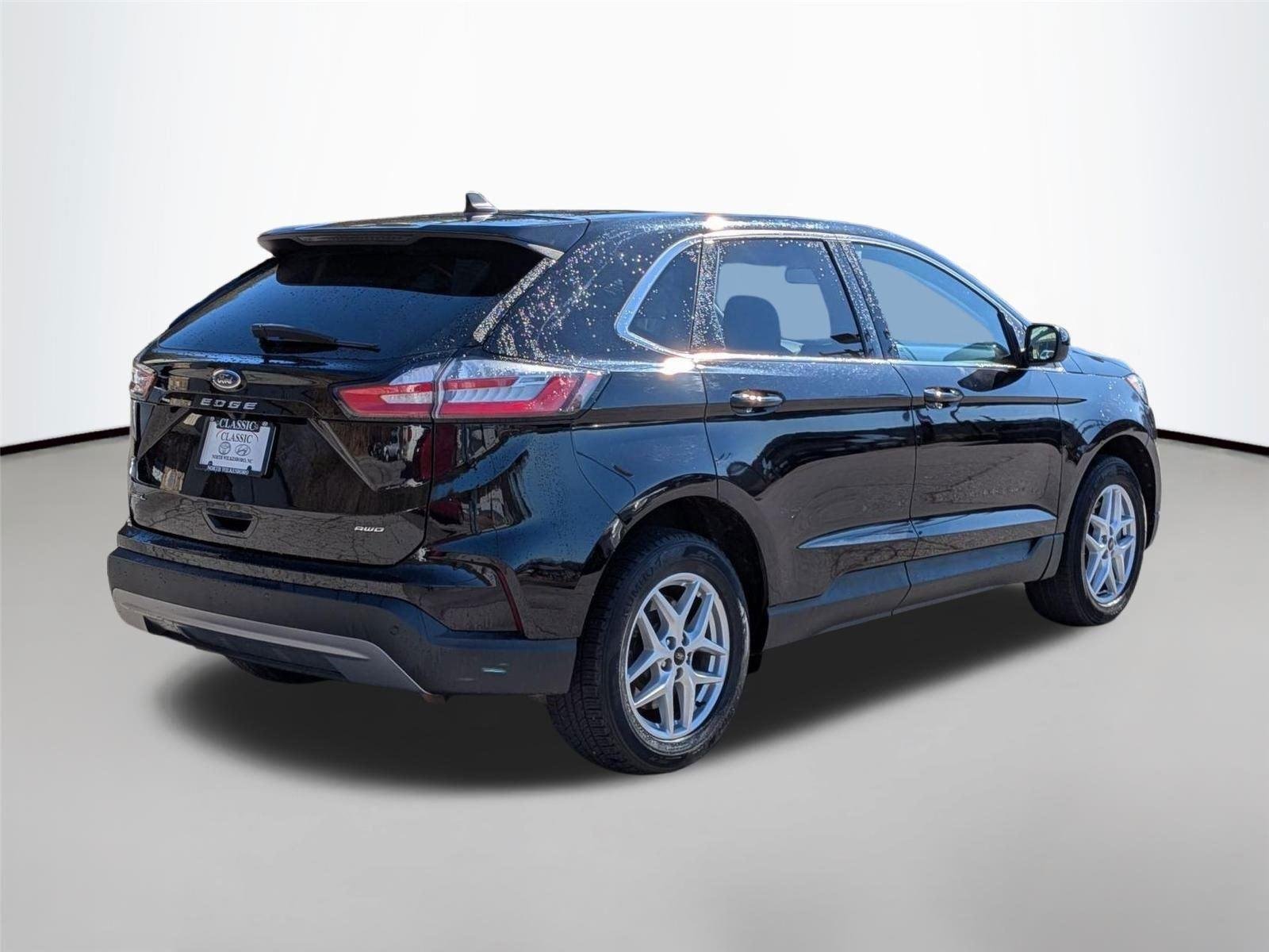 Used 2023 Agate Black Metallic Ford SEL image 5
