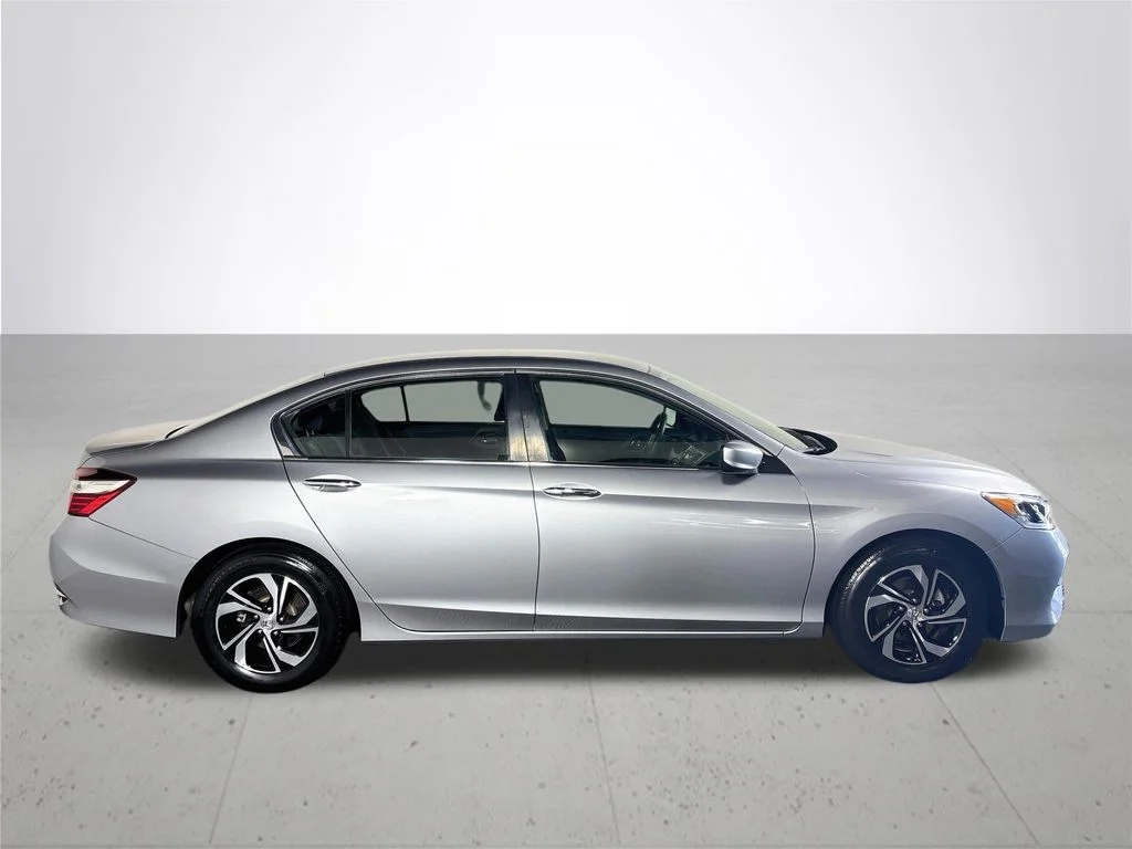 Used 2016 Silver Honda LX image 5