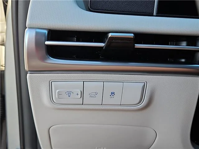 New 2026 Shimmering Silver Hyundai SEL image 19