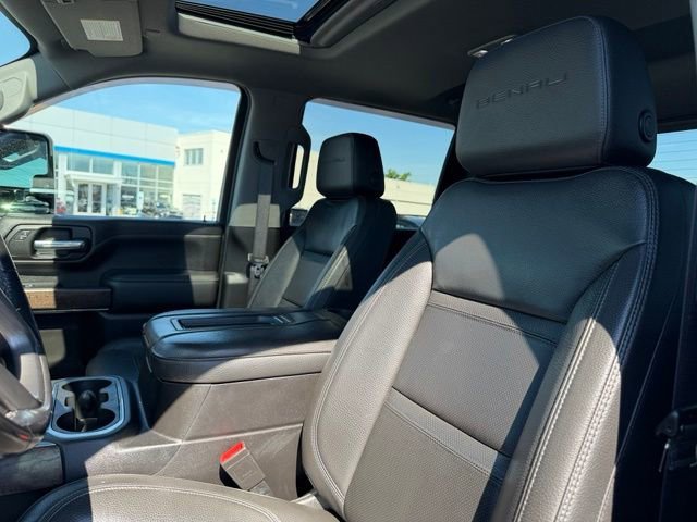 Used 2022 White Frost Tricoat GMC Denali image 23
