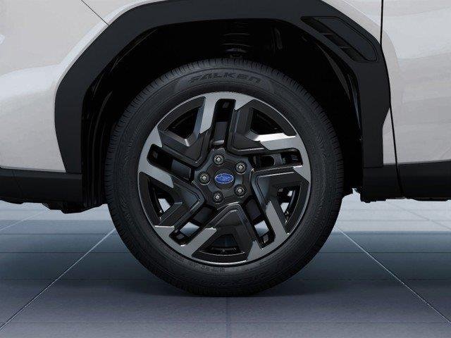 New 2026 CRYSTAL WHITE PEARL Subaru Limited image 9
