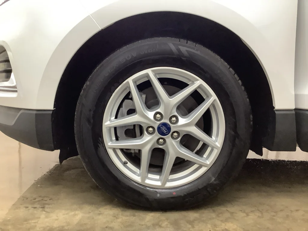 Used 2022 Oxford White Ford SEL image 23