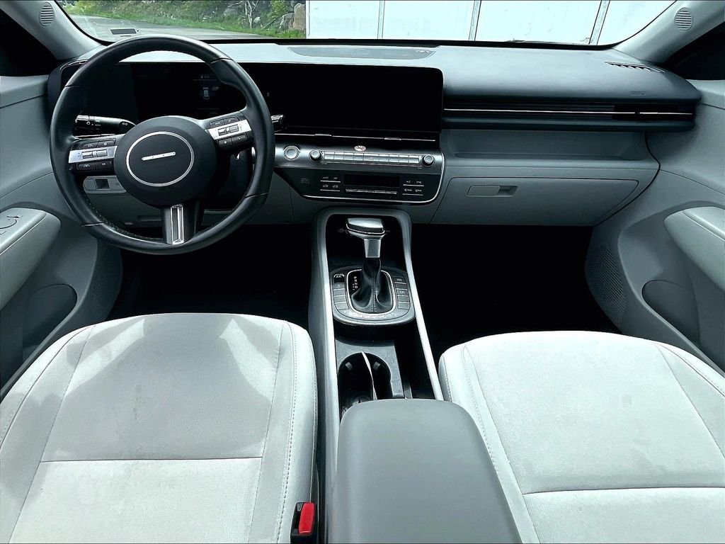 Used 2025 White Hyundai SEL image 21