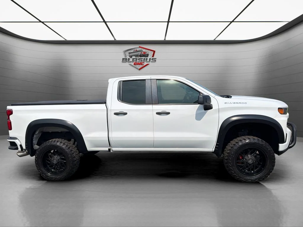 Used 2019 White Chevrolet Custom image 6