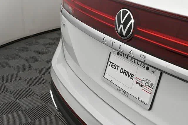 New 2026 Opal White Pearl Volkswagen 2.0T SE image 37