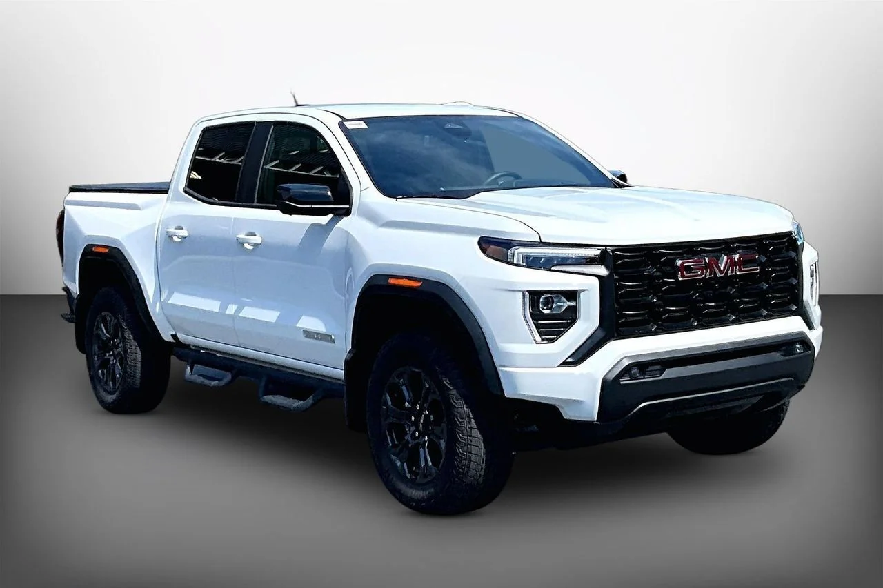 Used 2025 White GMC Elevation image 1