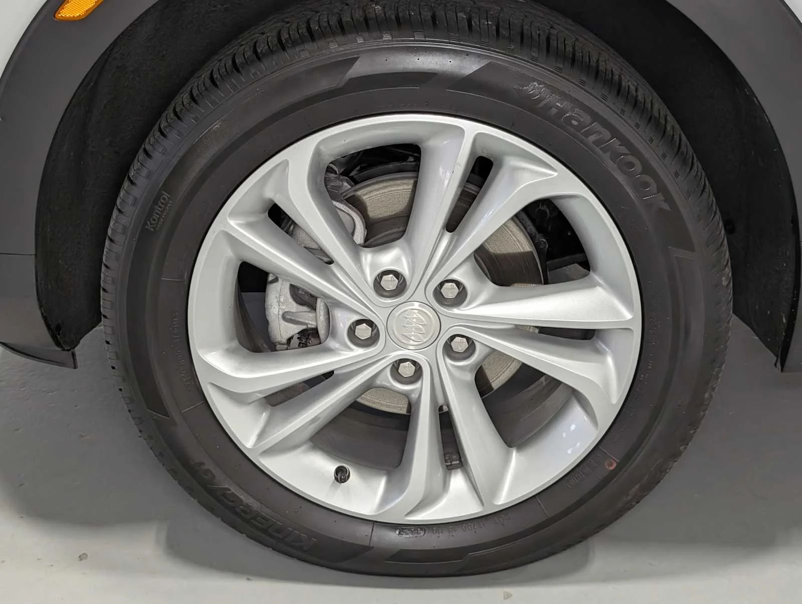 Used 2023 Summit White Buick Preferred image 3