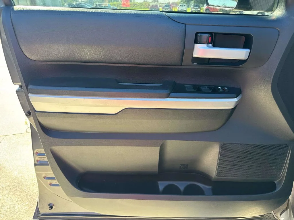 Used 2015 Gray Toyota SR5 image 36