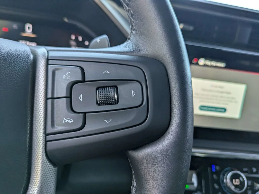 Used 2025 Silver GMC Denali image 29