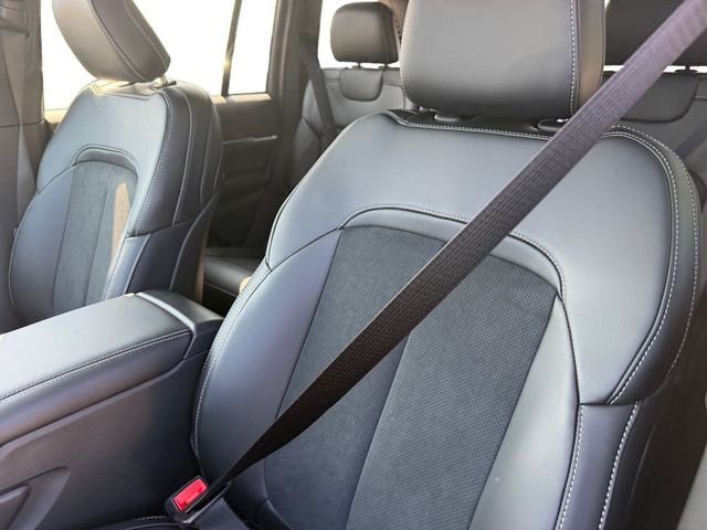 New 2026 Baltic Gray Metallic Clear-Coat Exterior Paint Jeep Altitude image 13