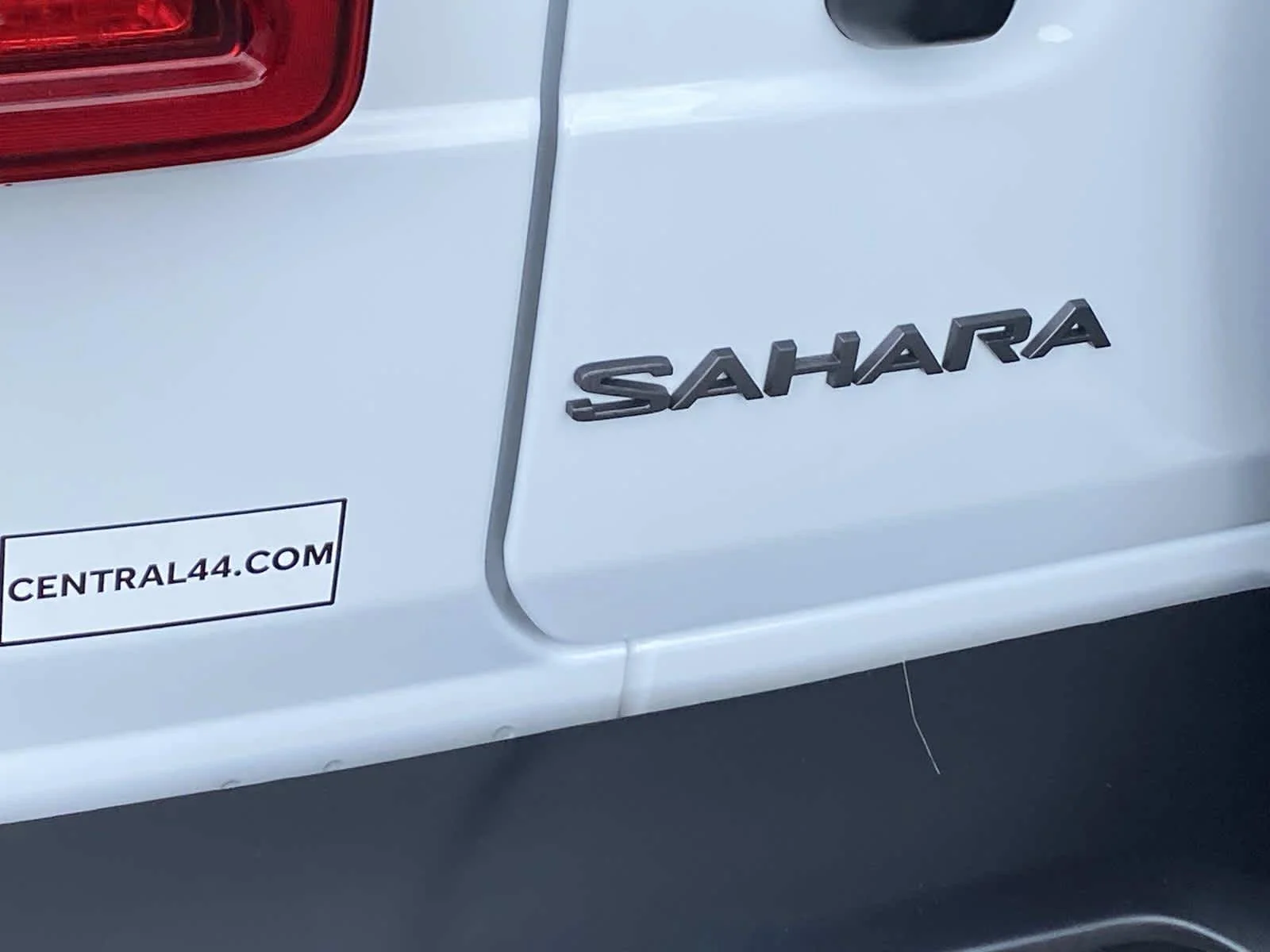 Used 2026 Bright White Clearcoat Jeep Sahara image 29