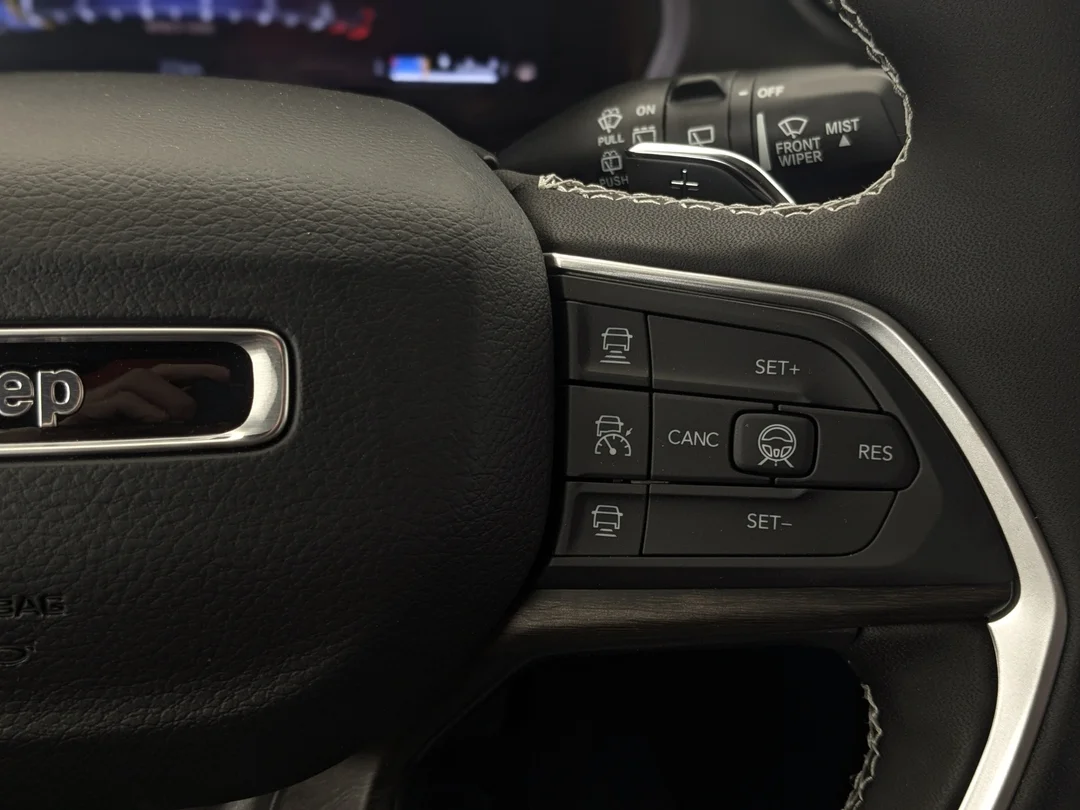 New 2026 White Jeep Limited - - 4x4 - 20 Gloss Black Wheels - Pano Sunroof - 6-Pass Seating - FamCam & More! image 18