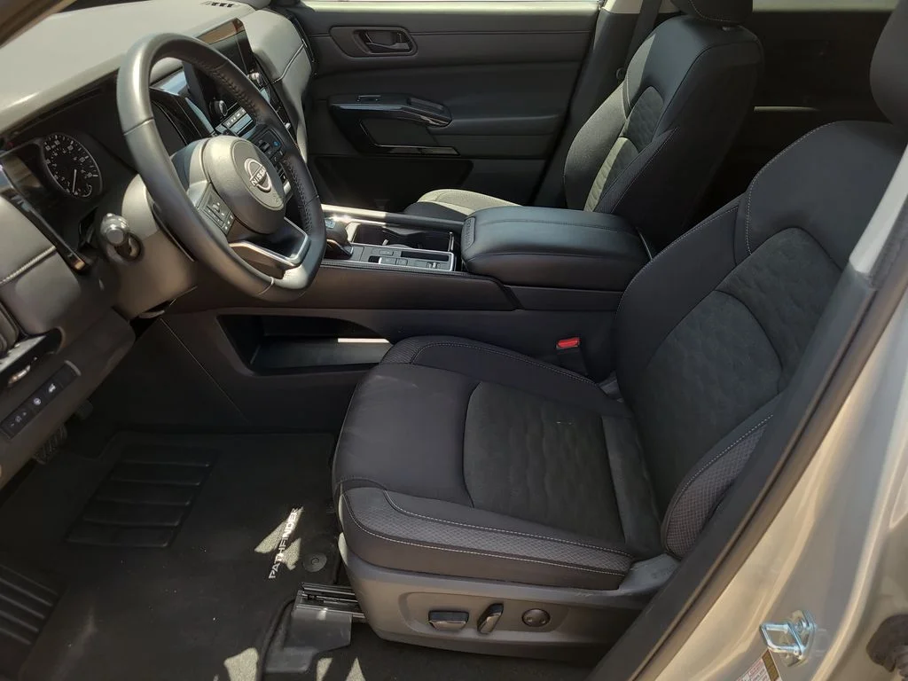 Used 2025 Silver Nissan SV image 22