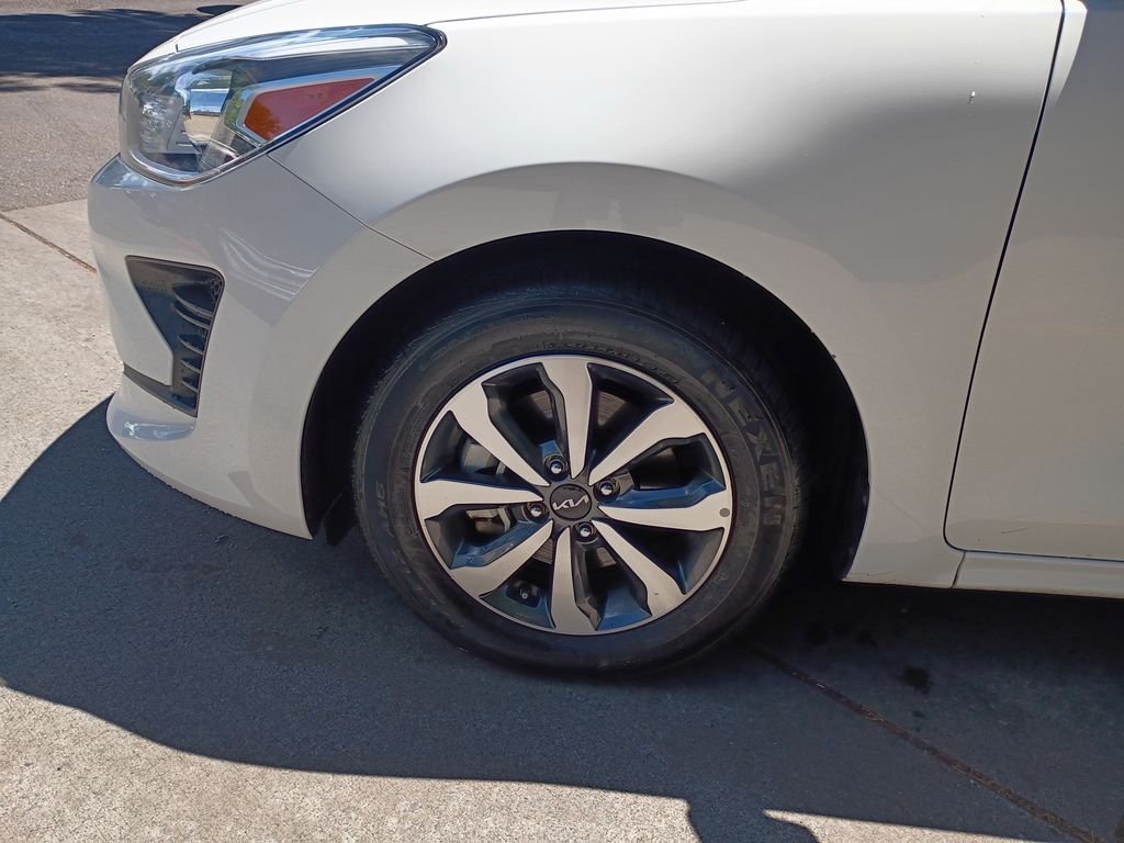Used 2022 Clear White Kia S image 8