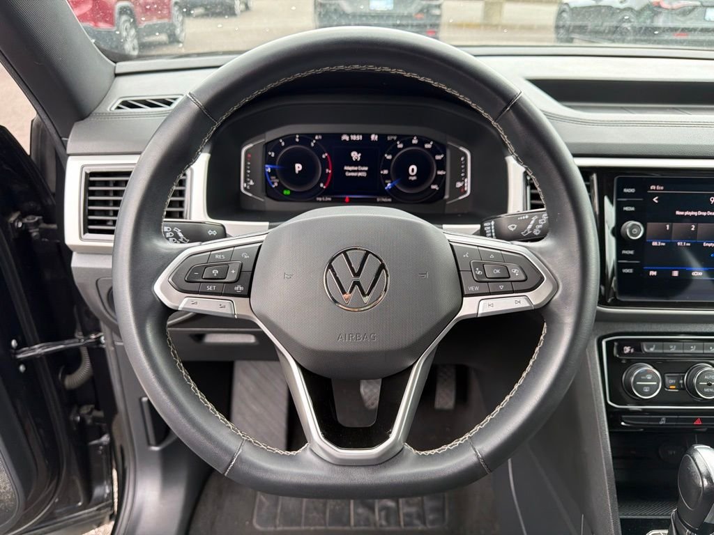 Used 2022 Deep Black Pearl Volkswagen 3.6L V6 SE w/Technology image 21