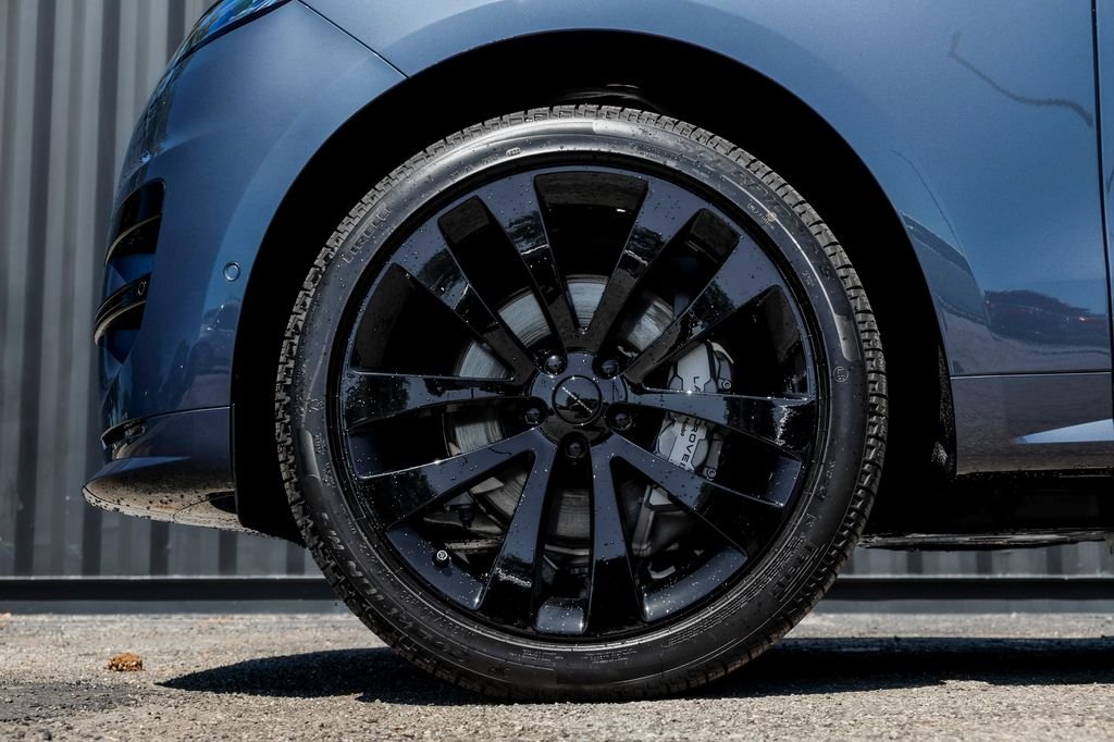 New 2026 Varesine Blue Land Rover Dynamic SE image 4