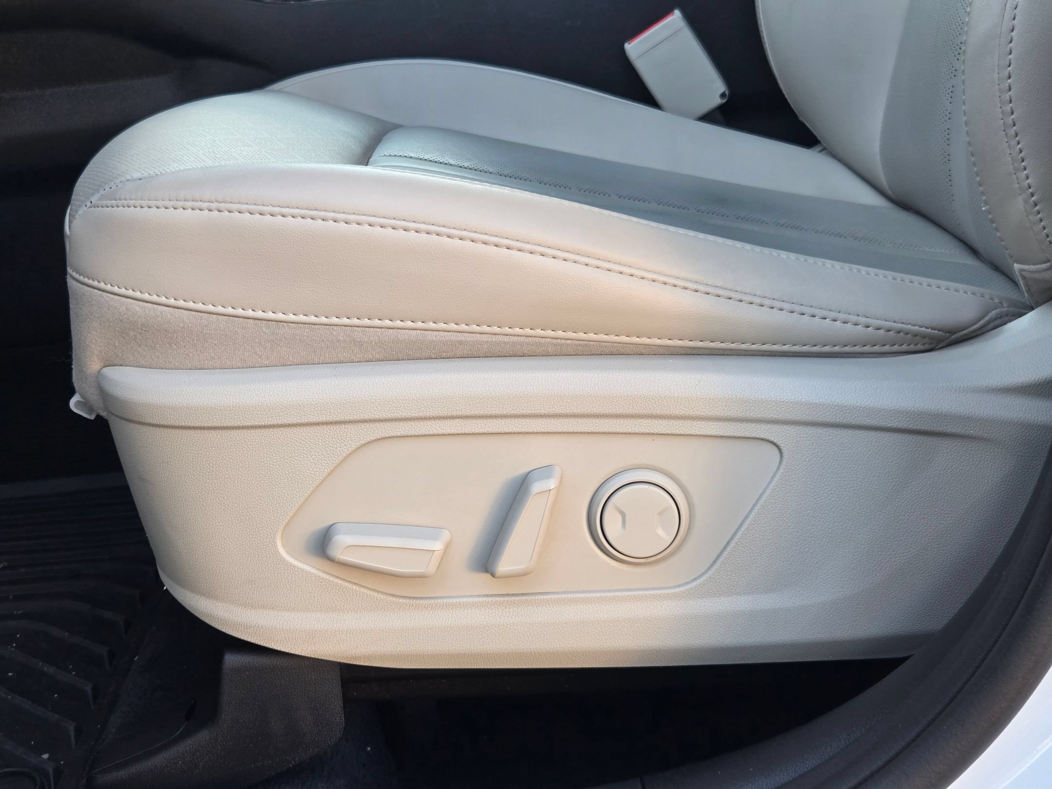 Used 2023 Glacial White Pearl Kia SX image 22