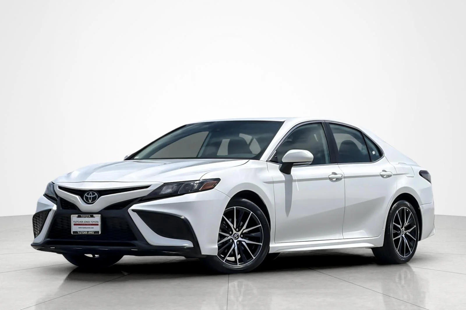 Certified Used 2023 Ice Cap Toyota SE image 1