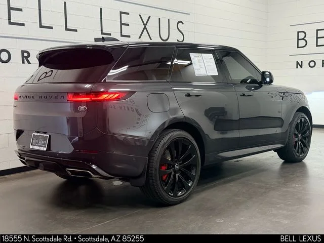 Used 2023  Land Rover SE Dynamic image 4