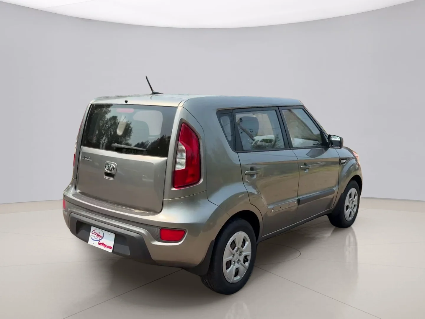 Used 2013 Silver Kia ! WAGON image 5