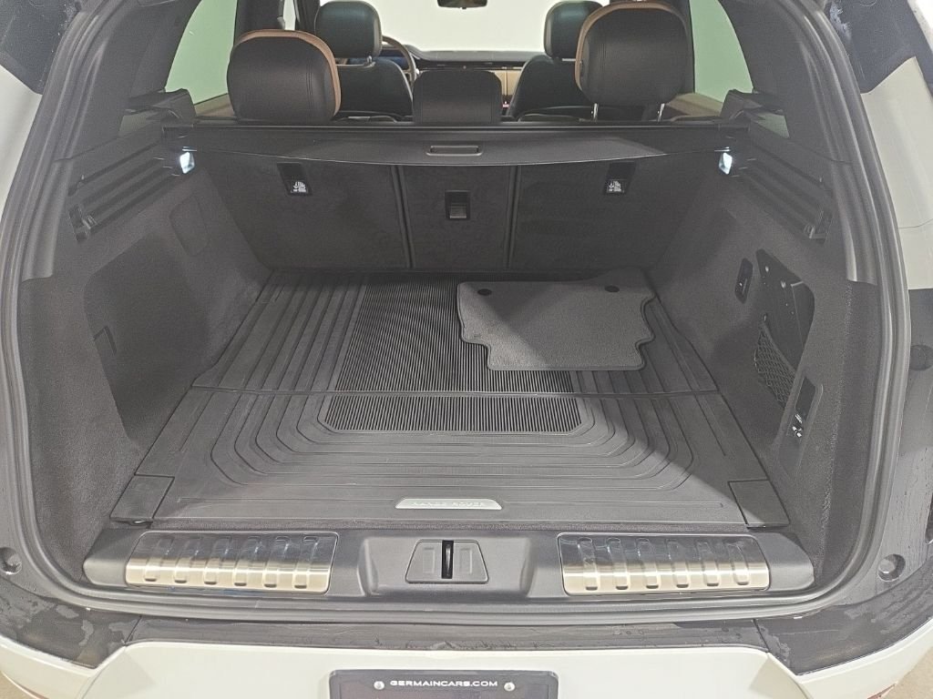 Used 2025 Fuji White Land Rover Dynamic SE image 27