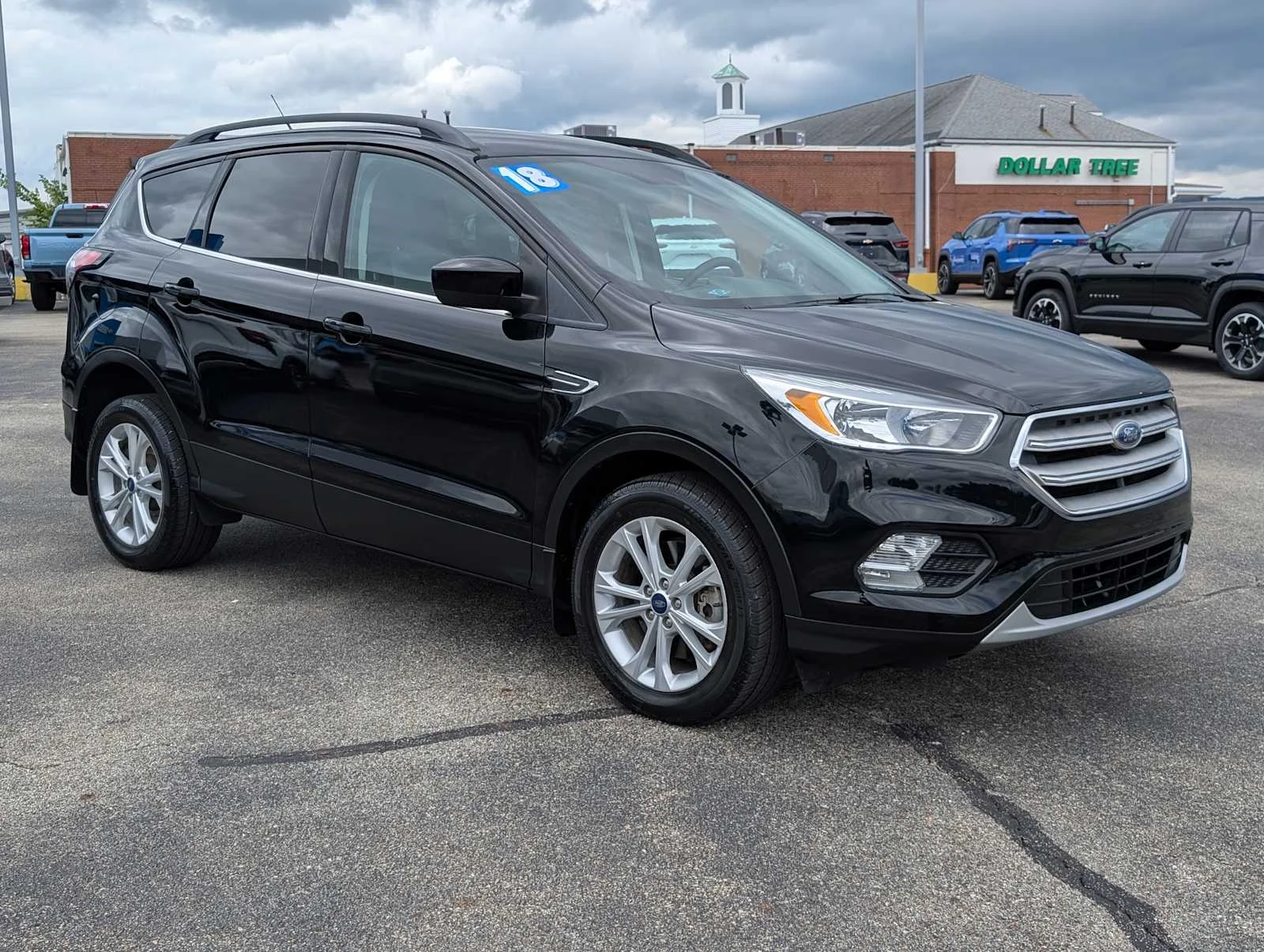 Used 2018 Shadow Black Ford SE image 6