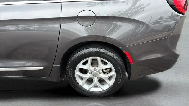 Used 2017 Gray Chrysler Touring L Plus image 40